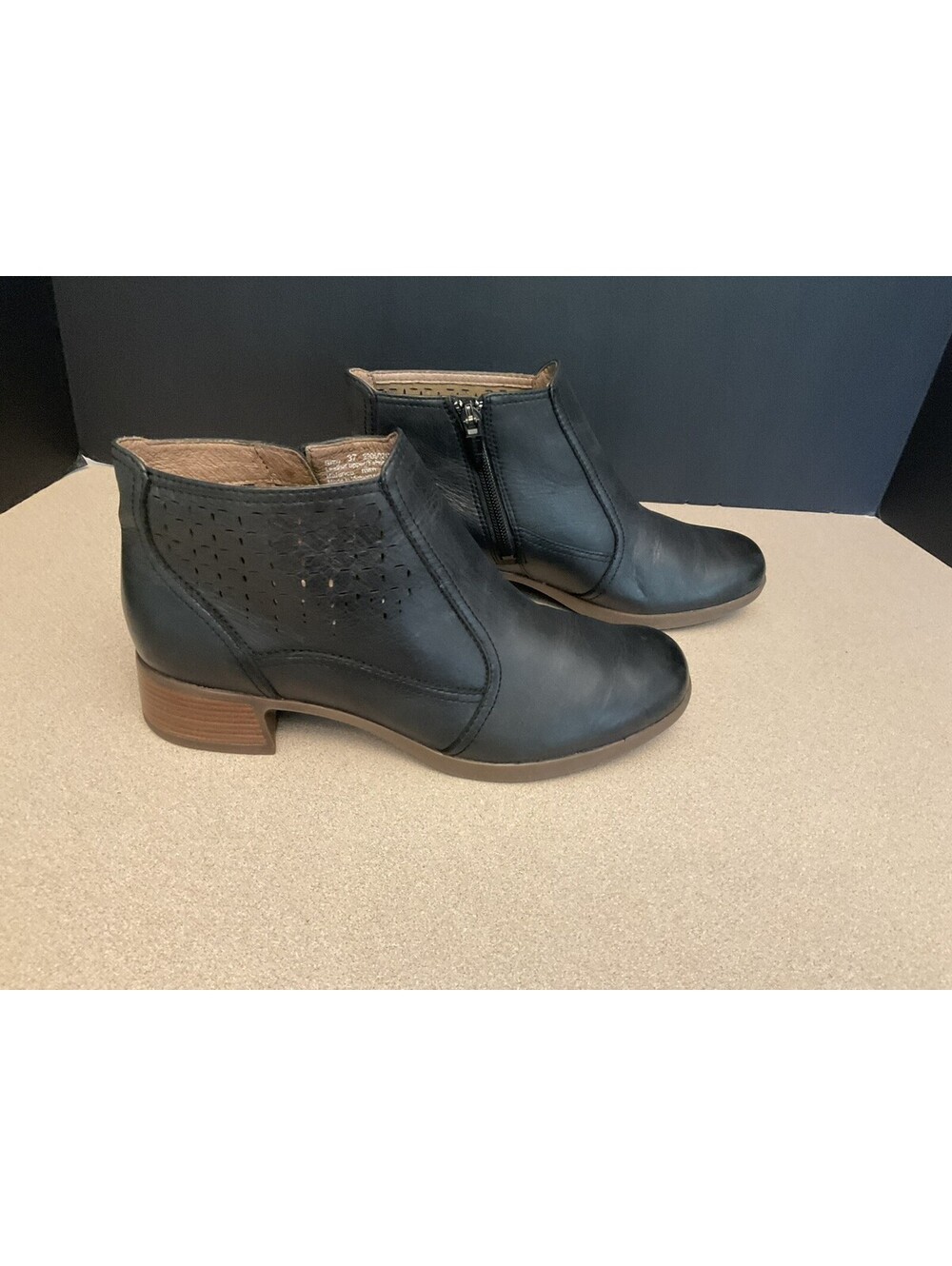 Womens Dansko Liberty Black Leather Zip Ankle Boots. Size 37-US 6.5. Nice Boots!